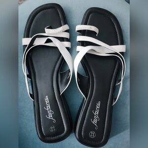 Fanfares Women's White & Black Beaded Toe Loop Slip On Sandals Sz 12